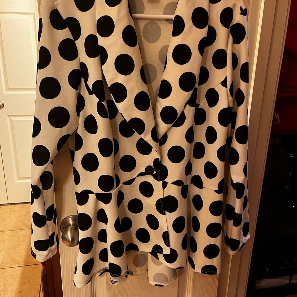 1X Polka dot high low blazer